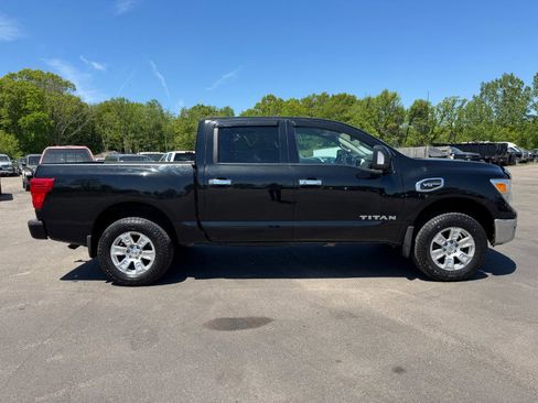 Used 2017 Nissan Titan PRO-4X AWD/4WD image 6