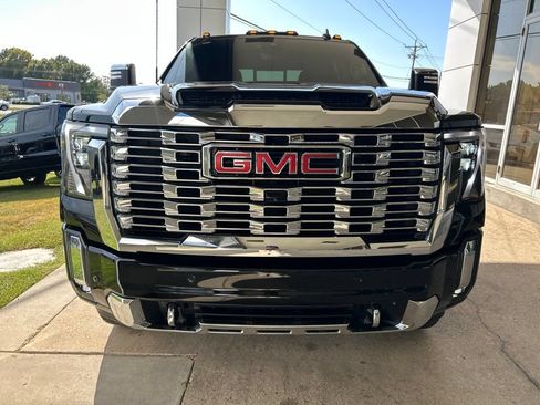 Used 2025 GMC Sierra 2500 Denali w/ Denali Reserve Package AWD/4WD image 3