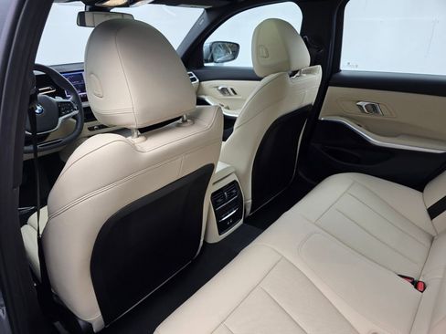 Used 2025 BMW 330i Sedan w/ Convenience Package image 15