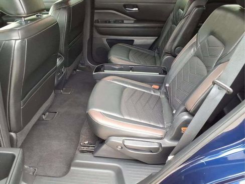 Used 2022 Nissan Pathfinder Platinum w/ Cargo Package image 15