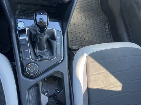 Used 2025 Volkswagen Taos SE image 16