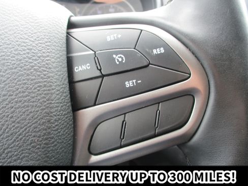 Used 2019 Jeep Cherokee Latitude Plus w/ Cold Weather Group AWD/4WD image 26