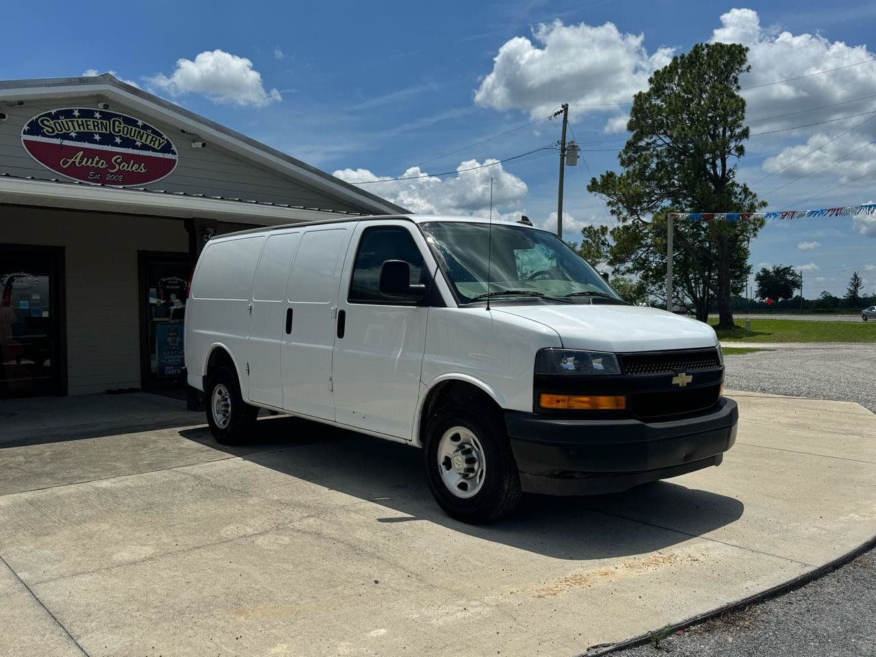 Used 2021 Chevrolet Express 2500 RWD image 3