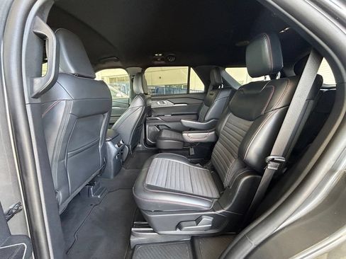 Used 2026 Ford Explorer ST-Line w/ ST-Line Street Pack RWD image 32