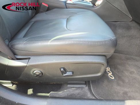 Used 2015 Chrysler 300 Limited RWD image 36