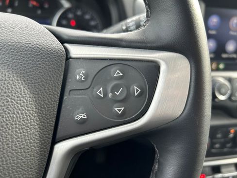 Used 2024 GMC Terrain SLT image 17