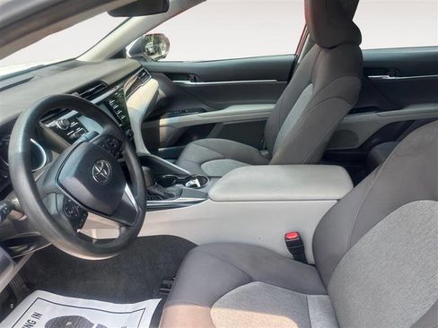 Used 2018 Toyota Camry LE image 9