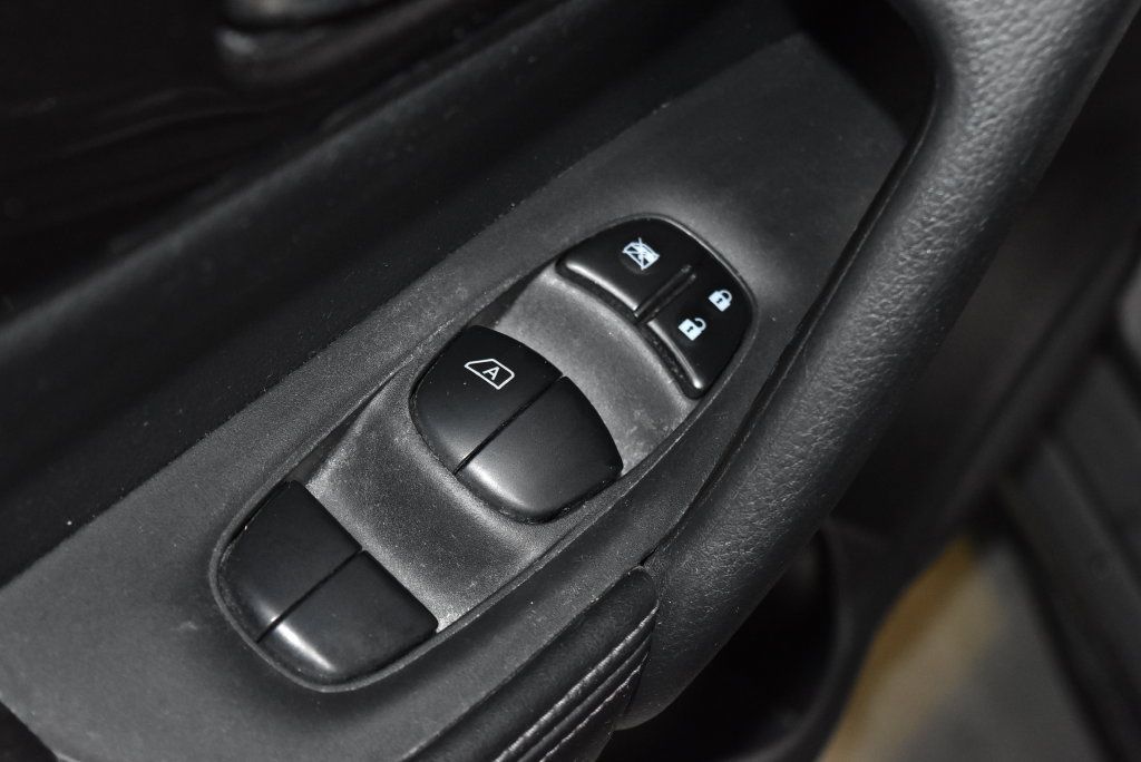 Used 2019 Nissan Rogue SV FWD image 6