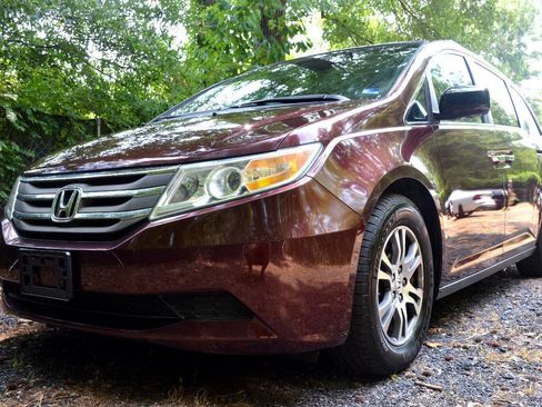 Used 2011 Honda Odyssey EX image 2