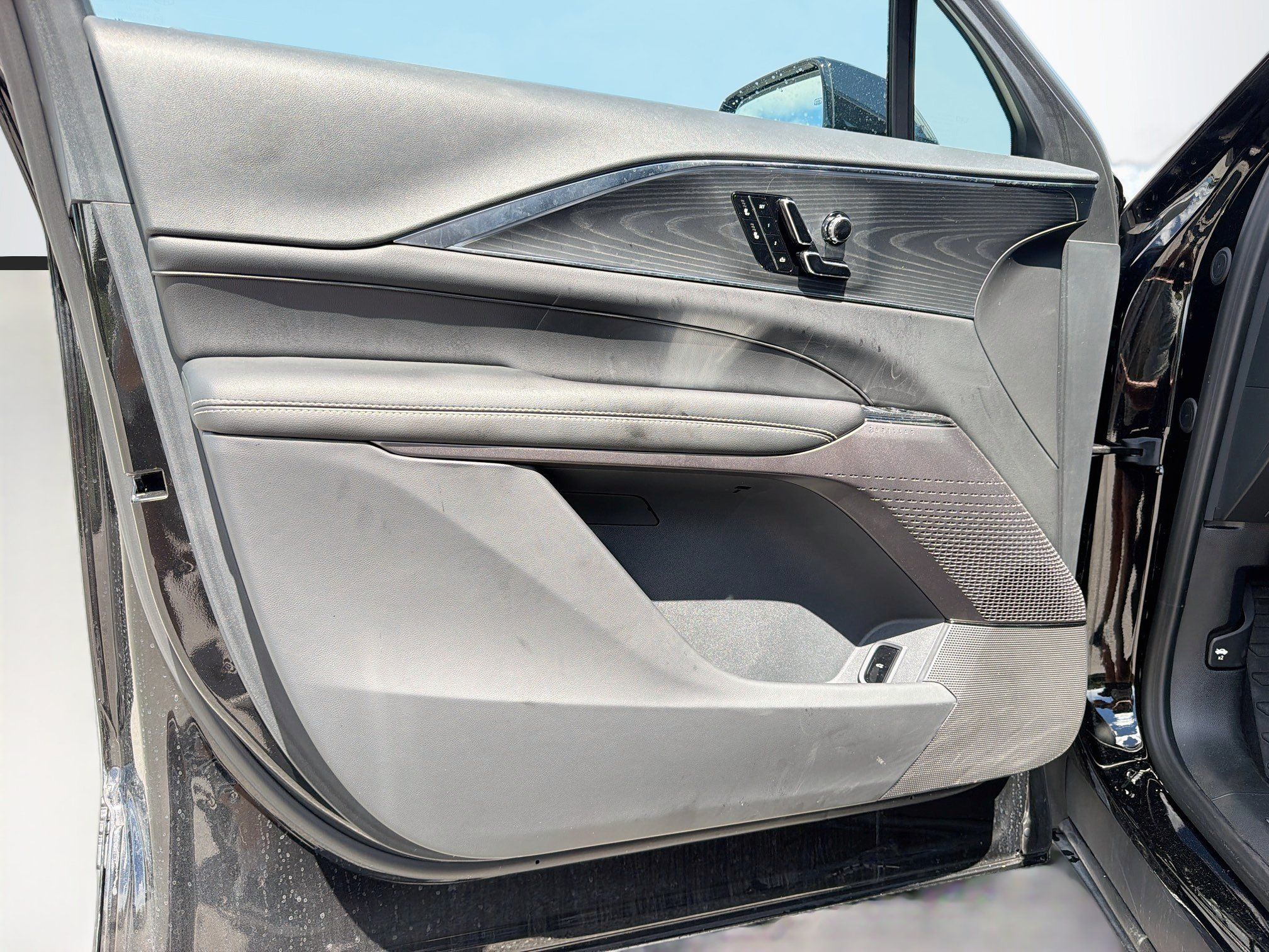 Used 2025 Cadillac Lyriq Luxury RWD image 21