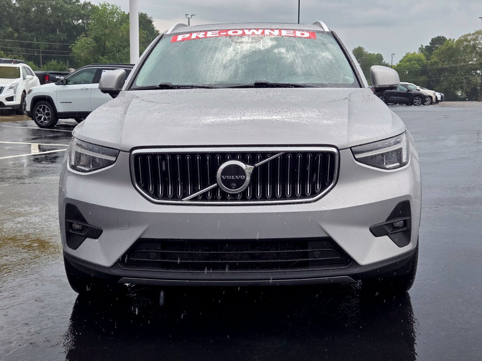 Used 2024 Volvo XC40 B5 Plus AWD/4WD image 8