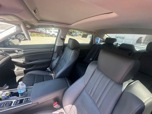 Used 2022 Honda Accord Touring image 16