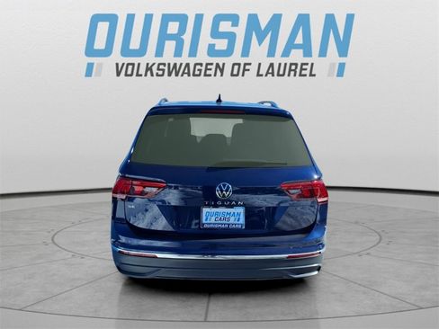 Used 2023 Volkswagen Tiguan SE w/ Panoramic Sunroof Package image 3