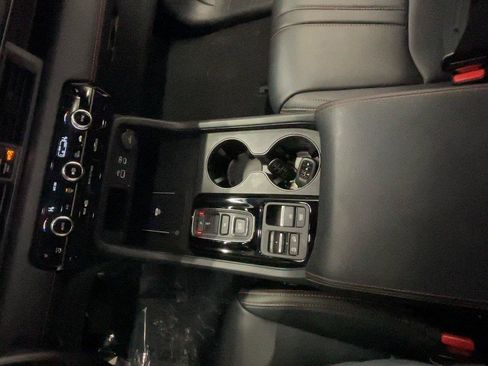Used 2025 Honda Pilot TrailSport image 36