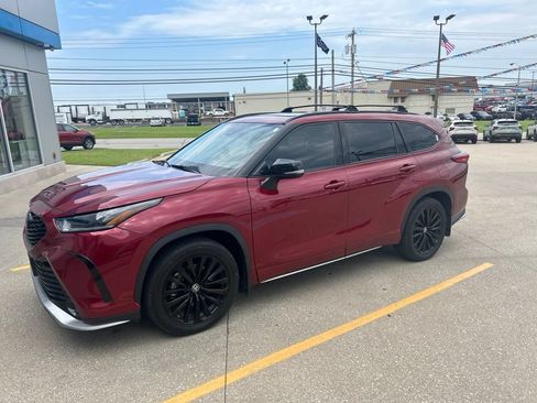 Used 2023 Toyota Highlander XSE FWD image 1