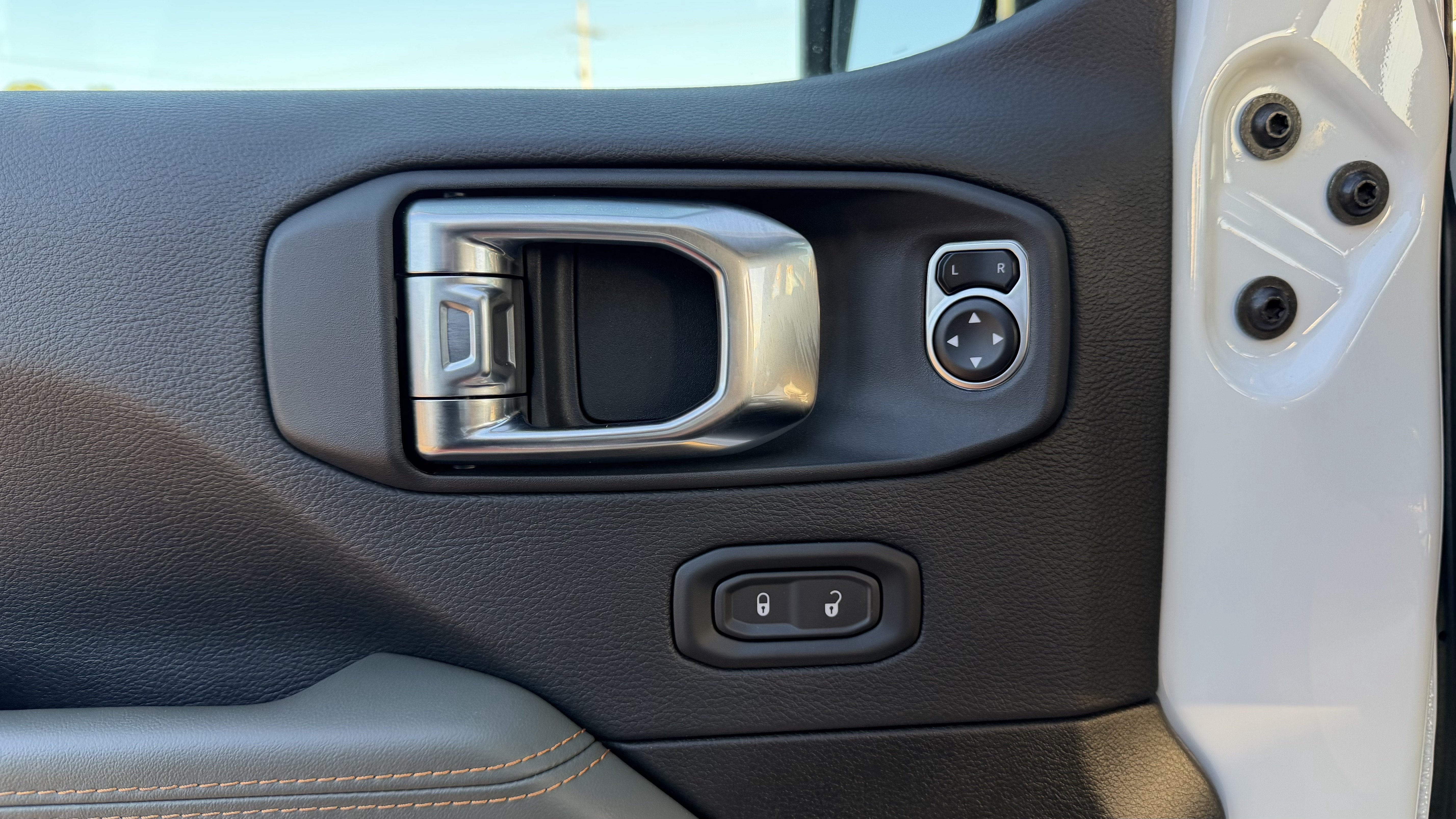 Used 2026 Jeep Gladiator Mojave AWD/4WD image 15