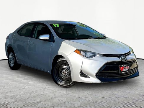 Used 2017 Toyota Corolla LE FWD image 3