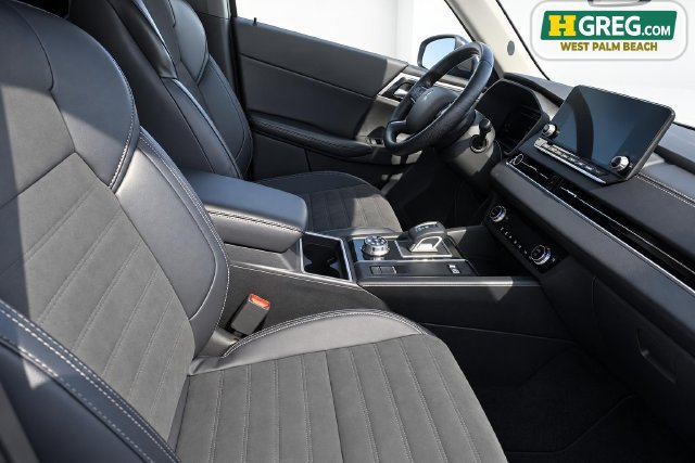 Used 2024 Mitsubishi Outlander SE AWD/4WD image 11
