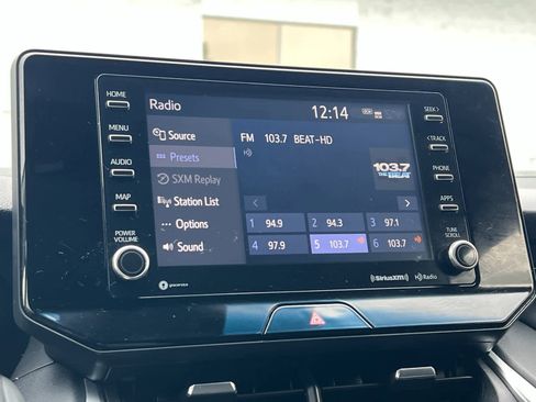 Used 2022 Toyota Venza LE image 19