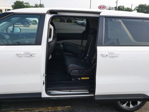 Used 2024 Kia Carnival EX FWD image 19
