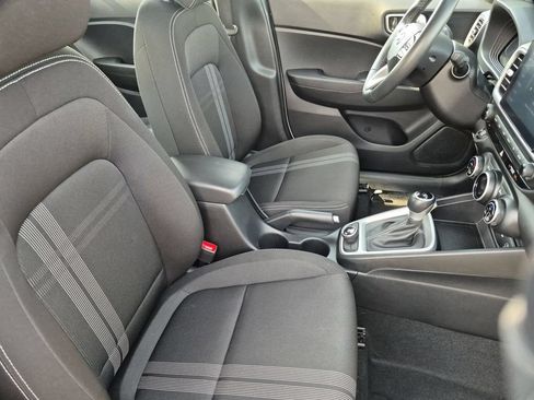 Used 2025 Hyundai Venue SEL FWD image 30