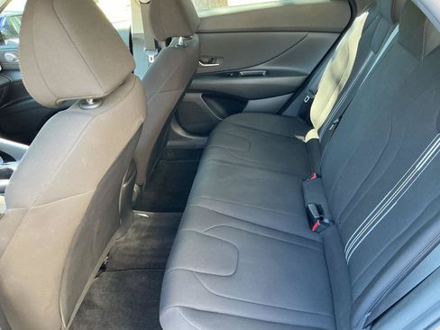 Used 2023 Hyundai Elantra SEL w/ Convenience Package FWD image 17