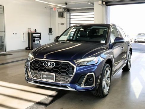 Certified 2025 Audi Q5 2.0T Premium Plus w/ Premium Plus Package image 3