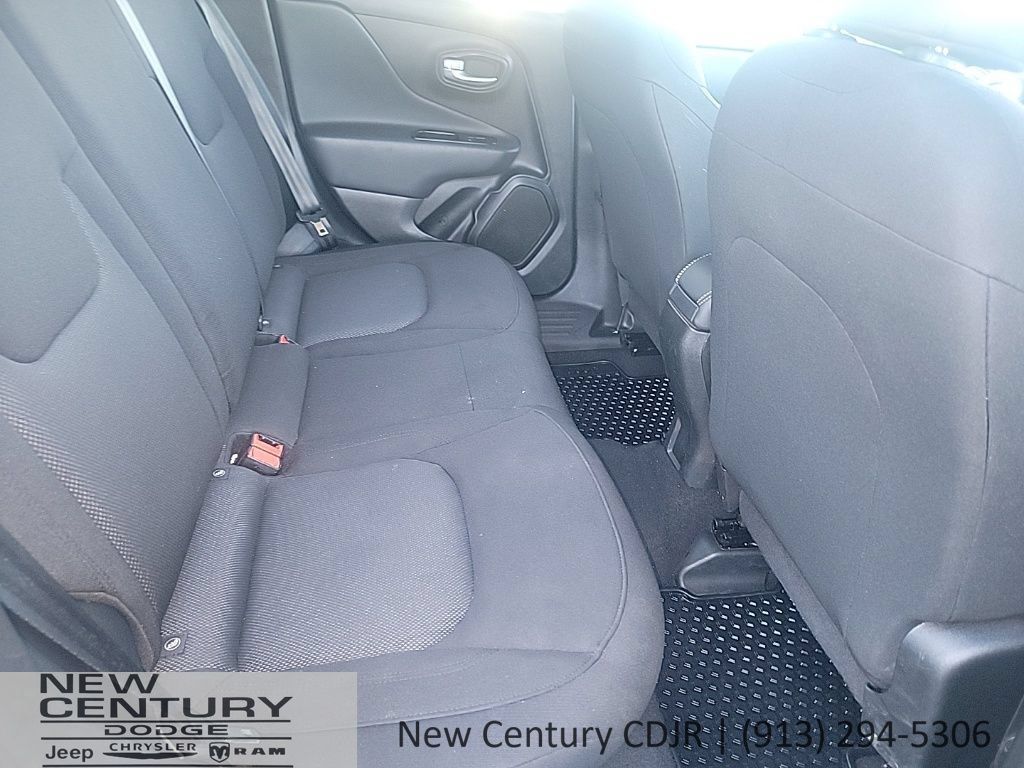 Used 2023 Jeep Renegade Latitude AWD/4WD image 12