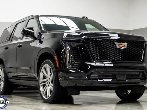 Used 2026 Cadillac Escalade Platinum Sport AWD/4WD image 8