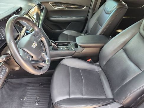 Used 2022 Cadillac XT6 Premium Luxury w/ Technology Package FWD image 13