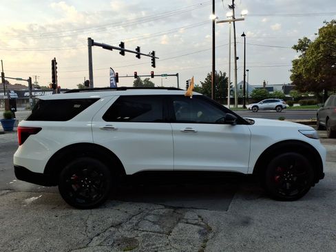 Used 2023 Ford Explorer ST AWD/4WD image 2