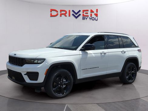 New 2025 Jeep Grand Cherokee Altitude image 1
