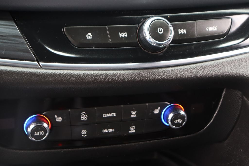 Used 2024 Buick Enclave Essence w/ Sport Touring Edition FWD image 33