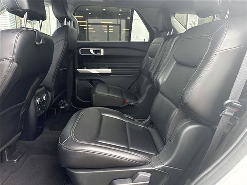 Certified 2021 Ford Explorer XLT w/ Equipment Group 202A RWD image 5