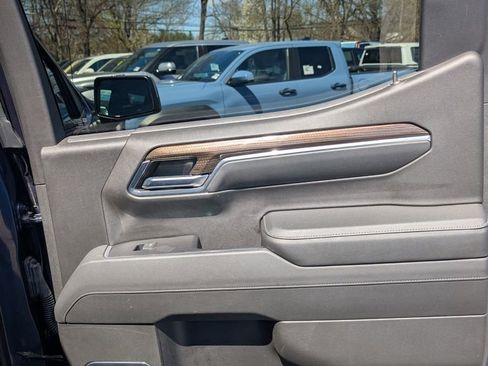 Used 2022 Chevrolet Silverado 1500 LT AWD/4WD image 16