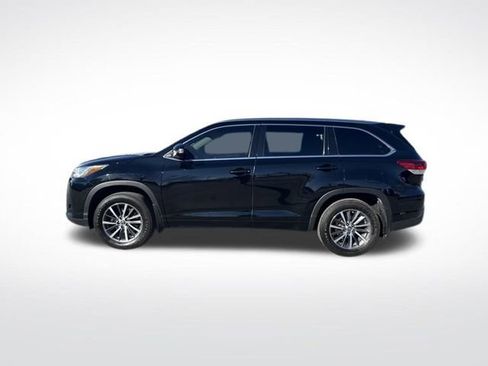 Used 2018 Toyota Highlander XLE image 2
