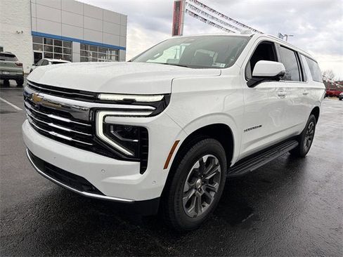 New 2026 Chevrolet Suburban LT w/ Comfort Package image 8