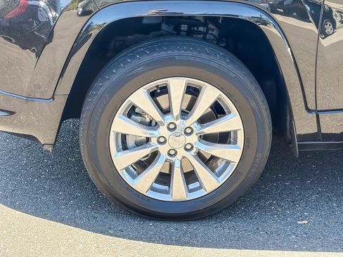 Used 2016 Jeep Cherokee Overland w/ Technology Group AWD/4WD image 7
