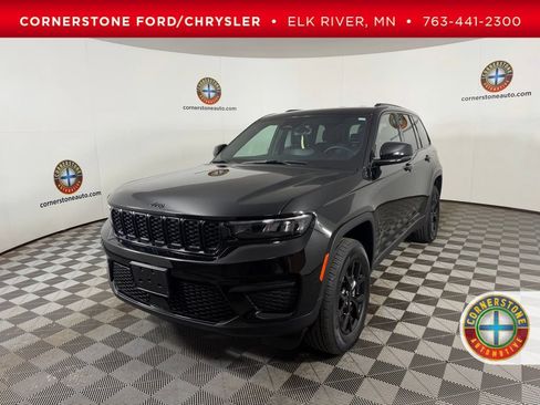 Used 2025 Jeep Grand Cherokee Altitude AWD/4WD image 1