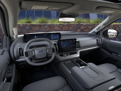 New 2025 Ford Expedition Active image 9