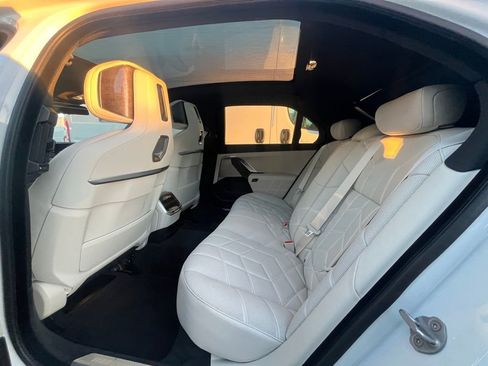 Used 2025 BMW 750e xDrive w/ Premium Package image 8