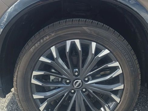 Used 2025 Nissan Rogue Platinum FWD image 10