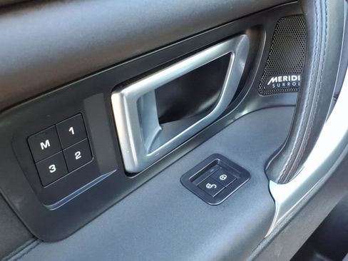 Used 2017 Land Rover Discovery Sport HSE image 13