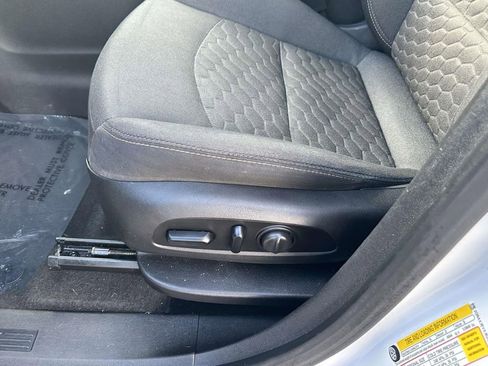 Used 2018 Chevrolet Equinox LT image 19