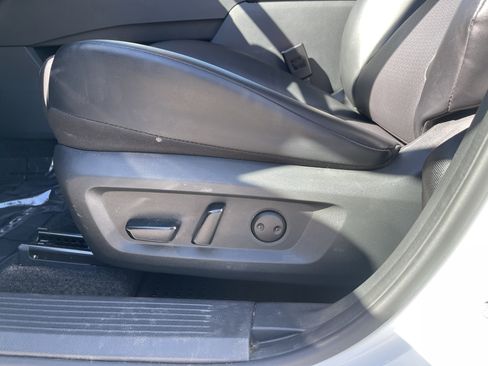 Used 2024 Nissan Rogue SV w/ SV Premium Package image 15