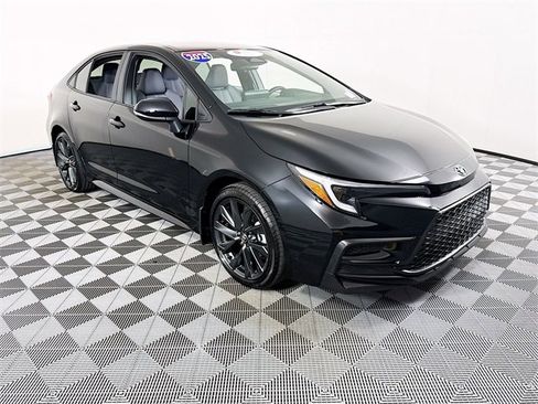 Certified 2025 Toyota Corolla SE image 1