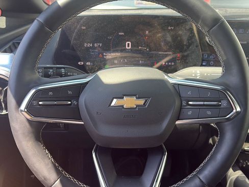 Used 2024 Chevrolet Equinox EV LT FWD image 12