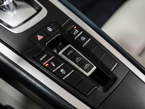 Used 2017 Porsche 911 Carrera image 23