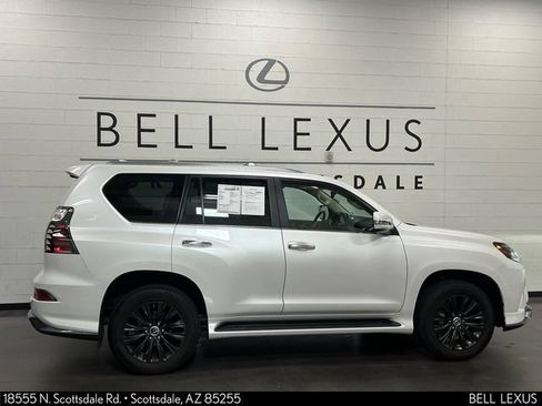 Used 2023 Lexus GX 460 Premium w/ Accessory Package AWD/4WD image 3