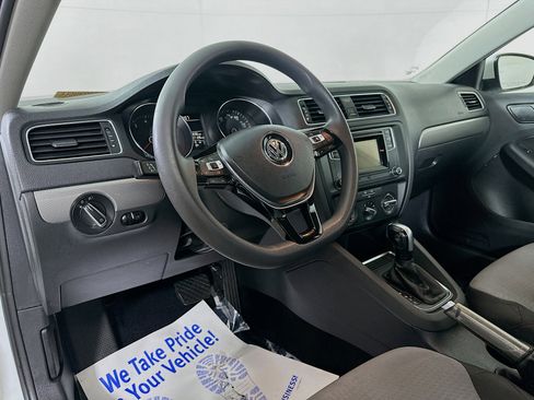 Used 2018 Volkswagen Jetta S image 9